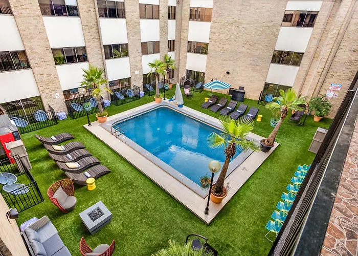 Riverwalk Plaza Hotel