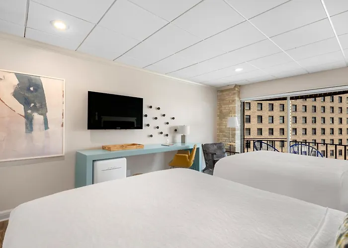 Riverwalk Plaza Hotel