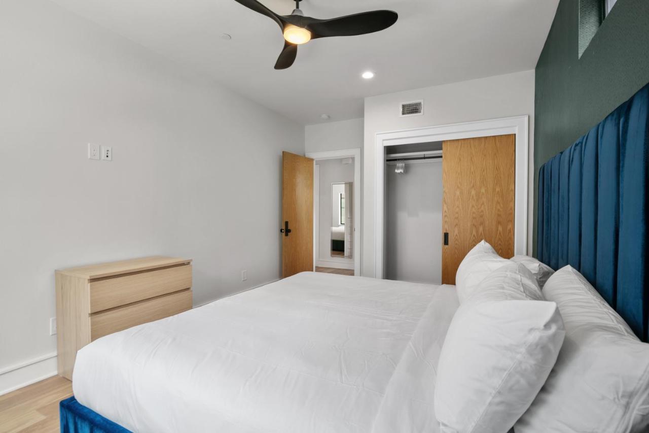 Riverwalk Plaza 3*